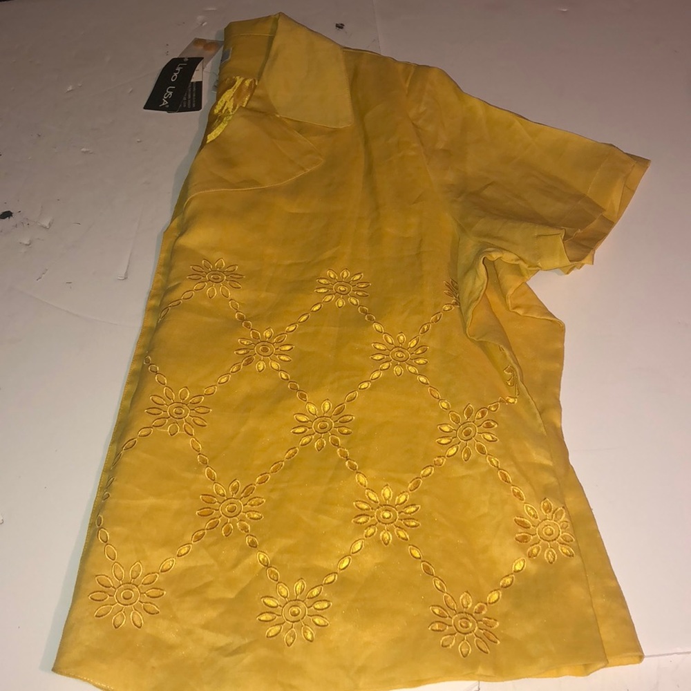 Yellow button down - Picture 4 of 4